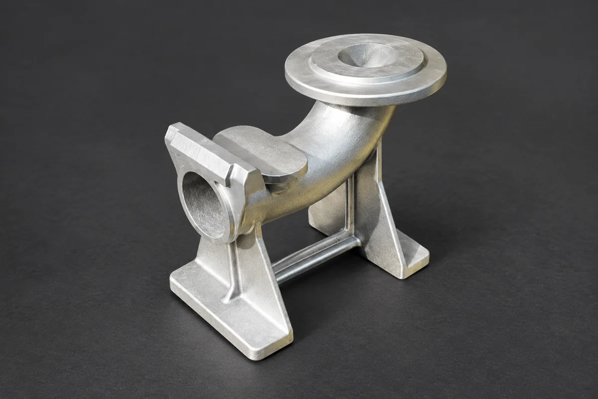 Curved flanged body on two ribbed supporting legs